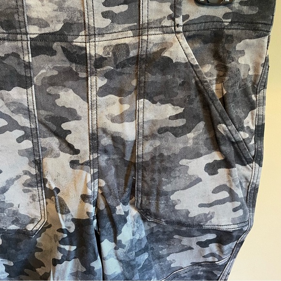 SPANX Camo joggers cargo Pants MED - Picture 3 of 8